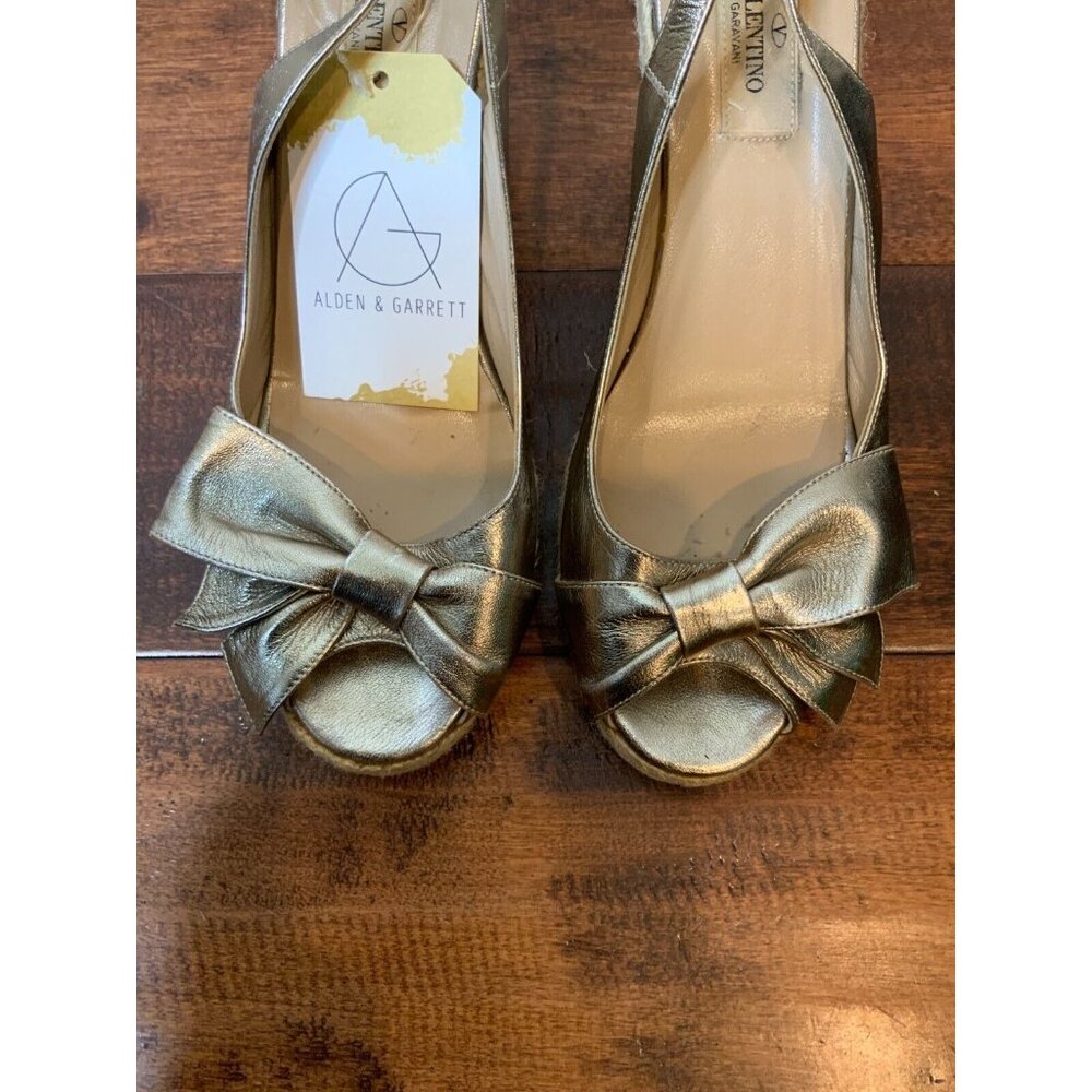 Valentino Garavani Silver Leather Bow Espadrilles Wedge Heels, Size 9 | 39 - Picture 4 of 7